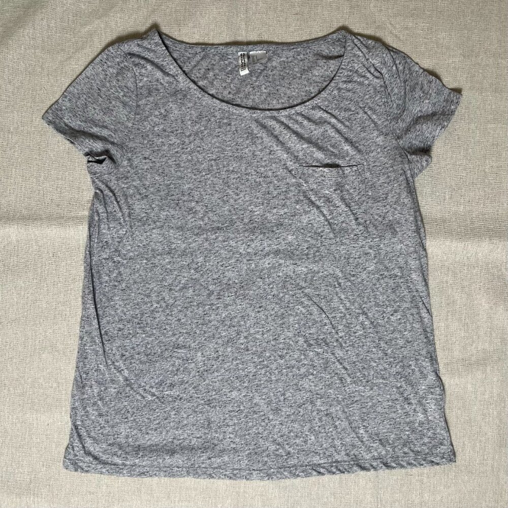 H&M Divided | Heather Gray Pocket Tee | Small